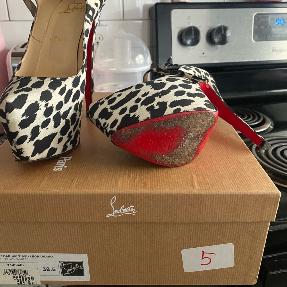CHRISTIAN LOUBOUTIN
Tissu Leopardino Lady Daf 160 Pumps Black White